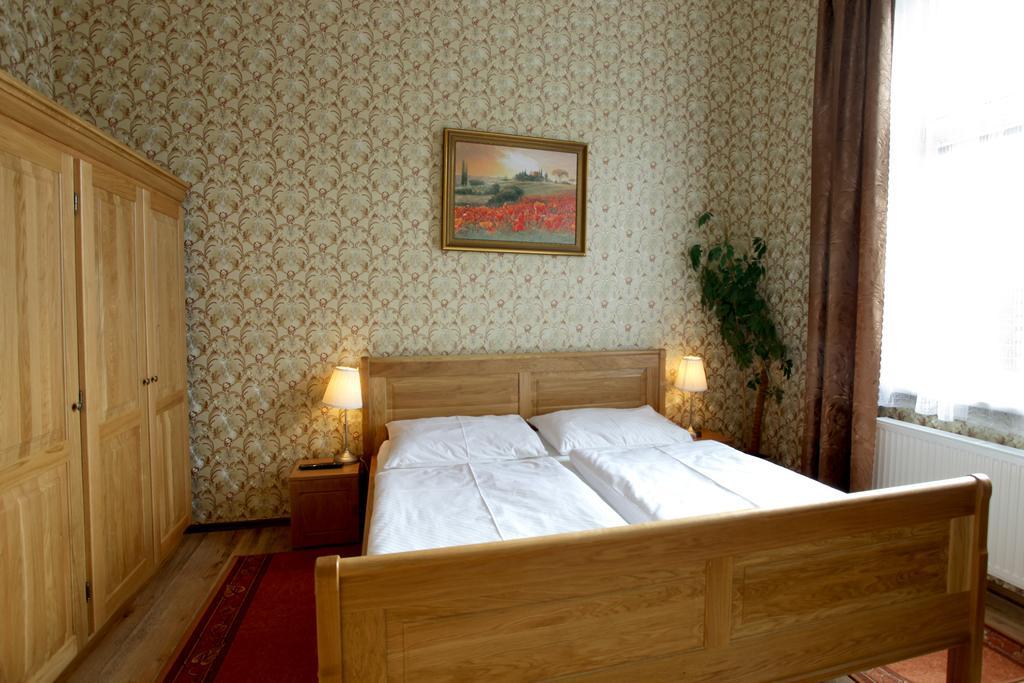 Hotel Stekl - Hrubá Skála エクステリア 写真
