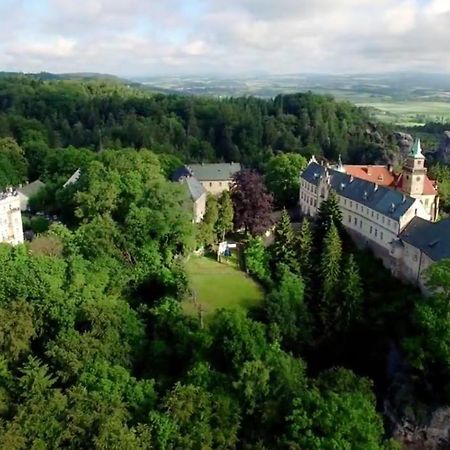 Hotel Stekl - Hrubá Skála エクステリア 写真