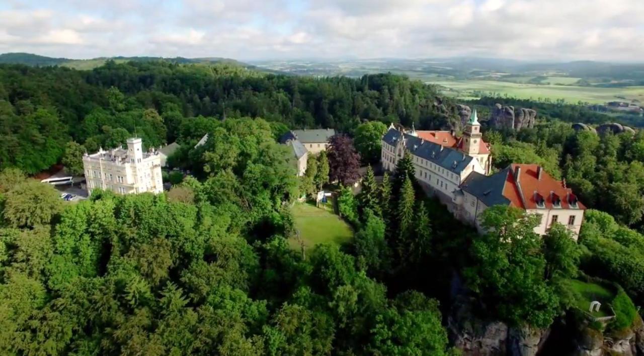 Hotel Stekl - Hrubá Skála エクステリア 写真